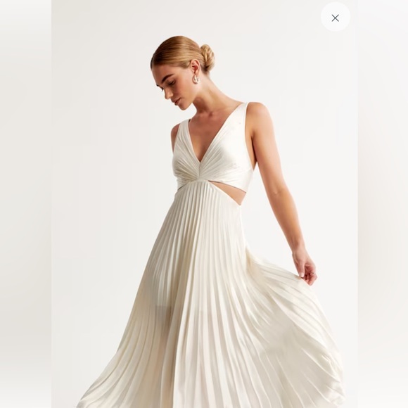 Abercrombie - Satin Pleated Cutout Maxi Dress - Picture 7 of 9